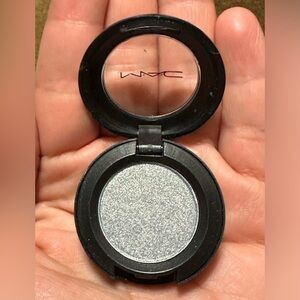 Limited Edition/Rare MAC Cosmetics Veluxe Pearl Eyeshadow-
Silverthorn-NWOB/T